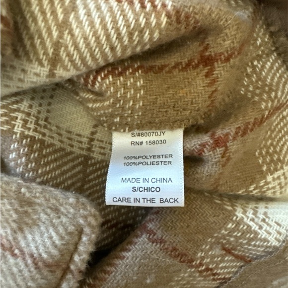 Woman’s size small Love Tree by Pink Lily cropped Shacket - Picture 5 of 6